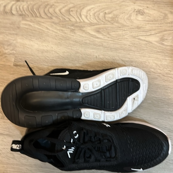 Nike 270. Black/white. Brand new condition. Size 10.5 - Picture 2 of 3